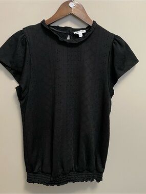 Reitman’s Signature Black Eyelet Ruffle Mock Neck Top Women’s XS